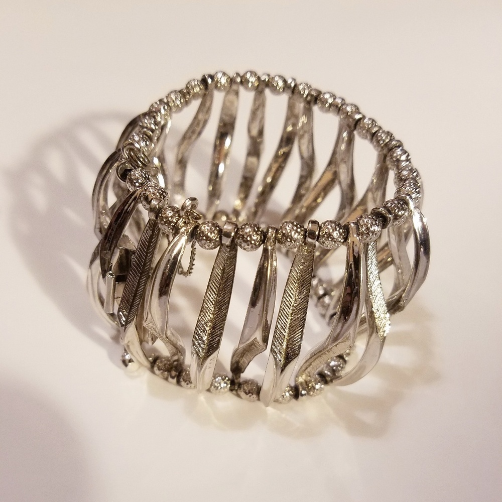 Stunning vintage Crown Trifari silver bracelet